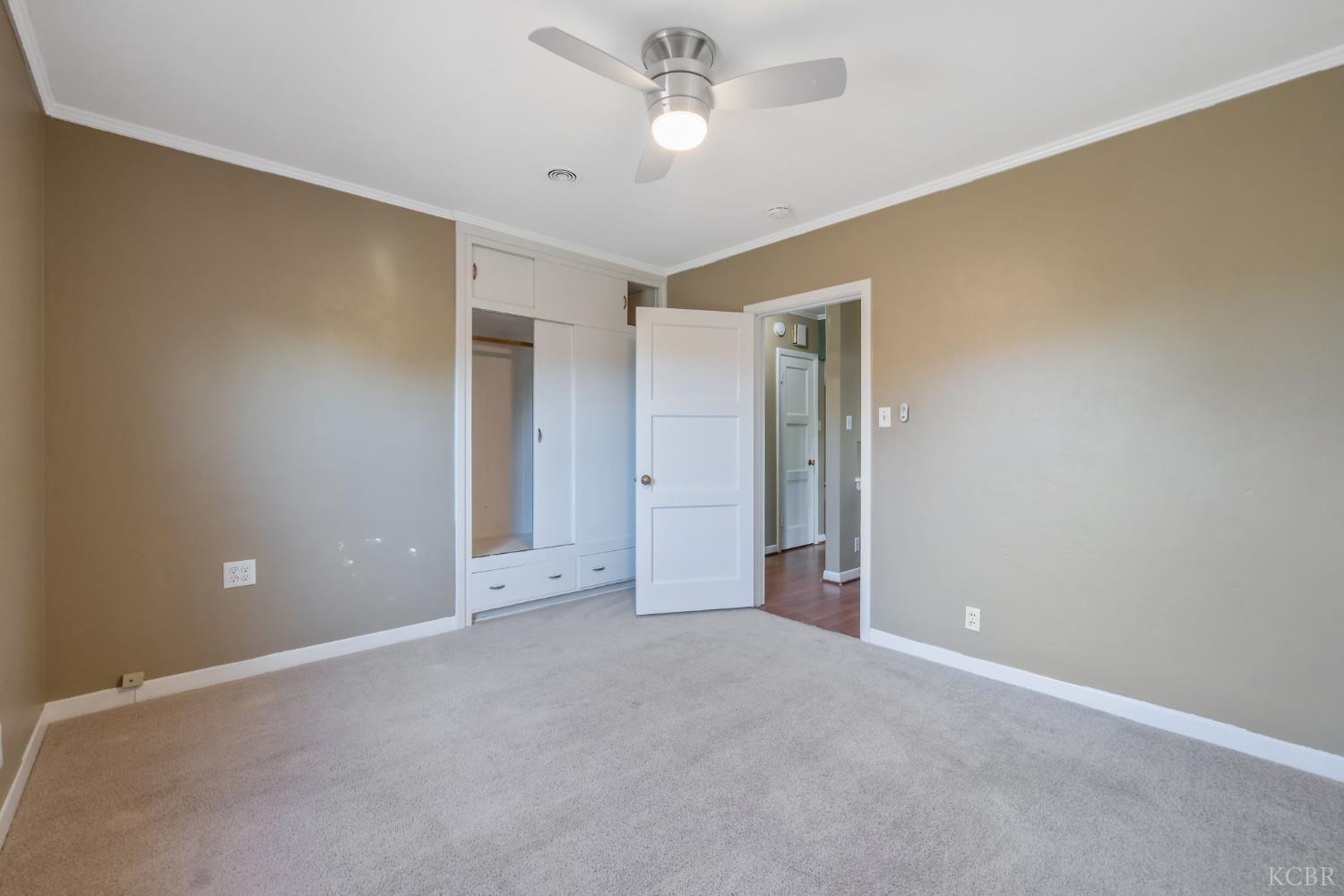 8518 12th Ave, Hanford, CA 93230