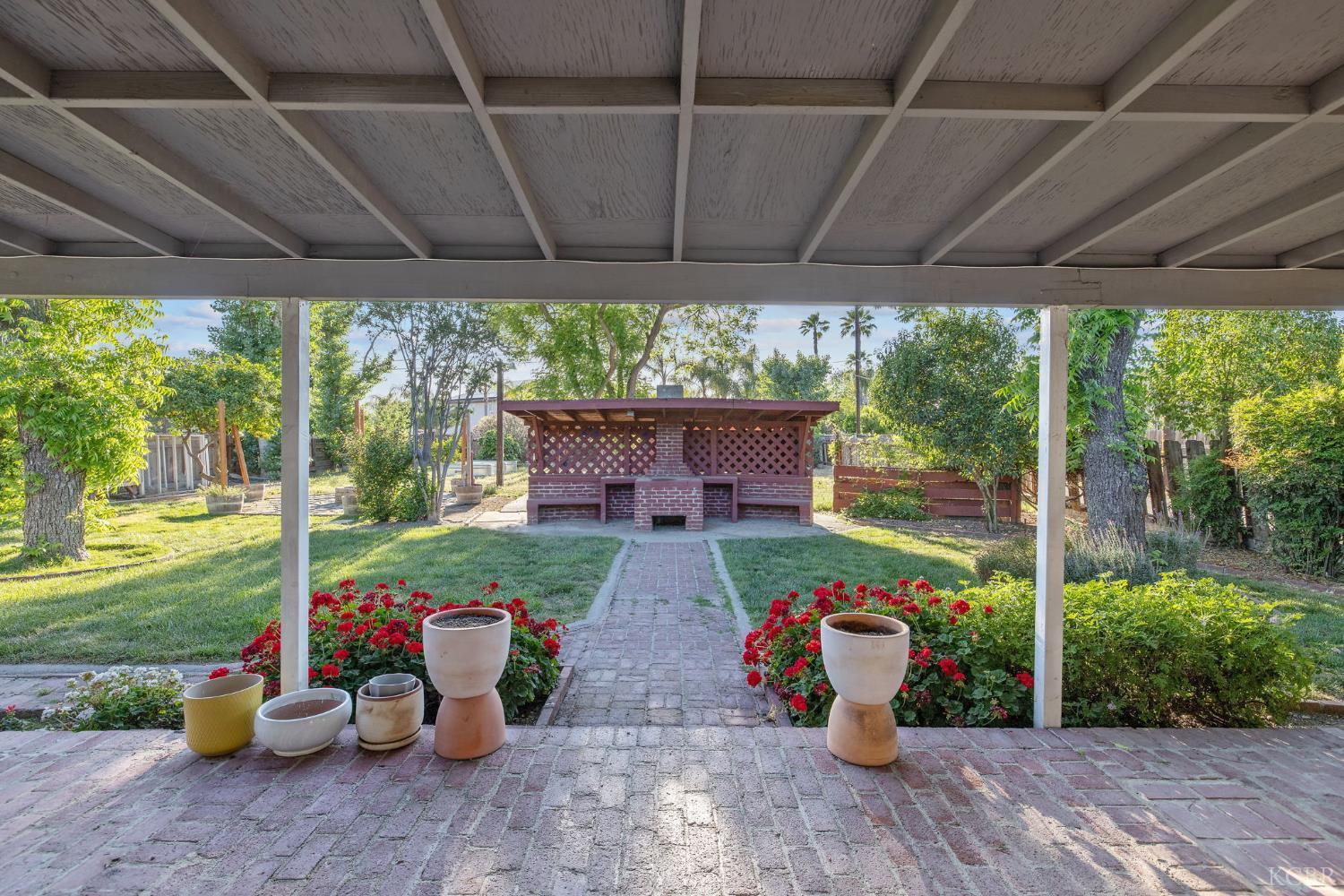 8518 12th Ave, Hanford, CA 93230