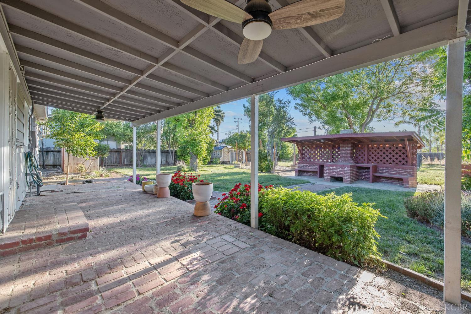 8518 12th Ave, Hanford, CA 93230