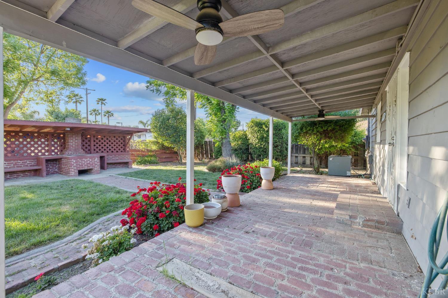 8518 12th Ave, Hanford, CA 93230