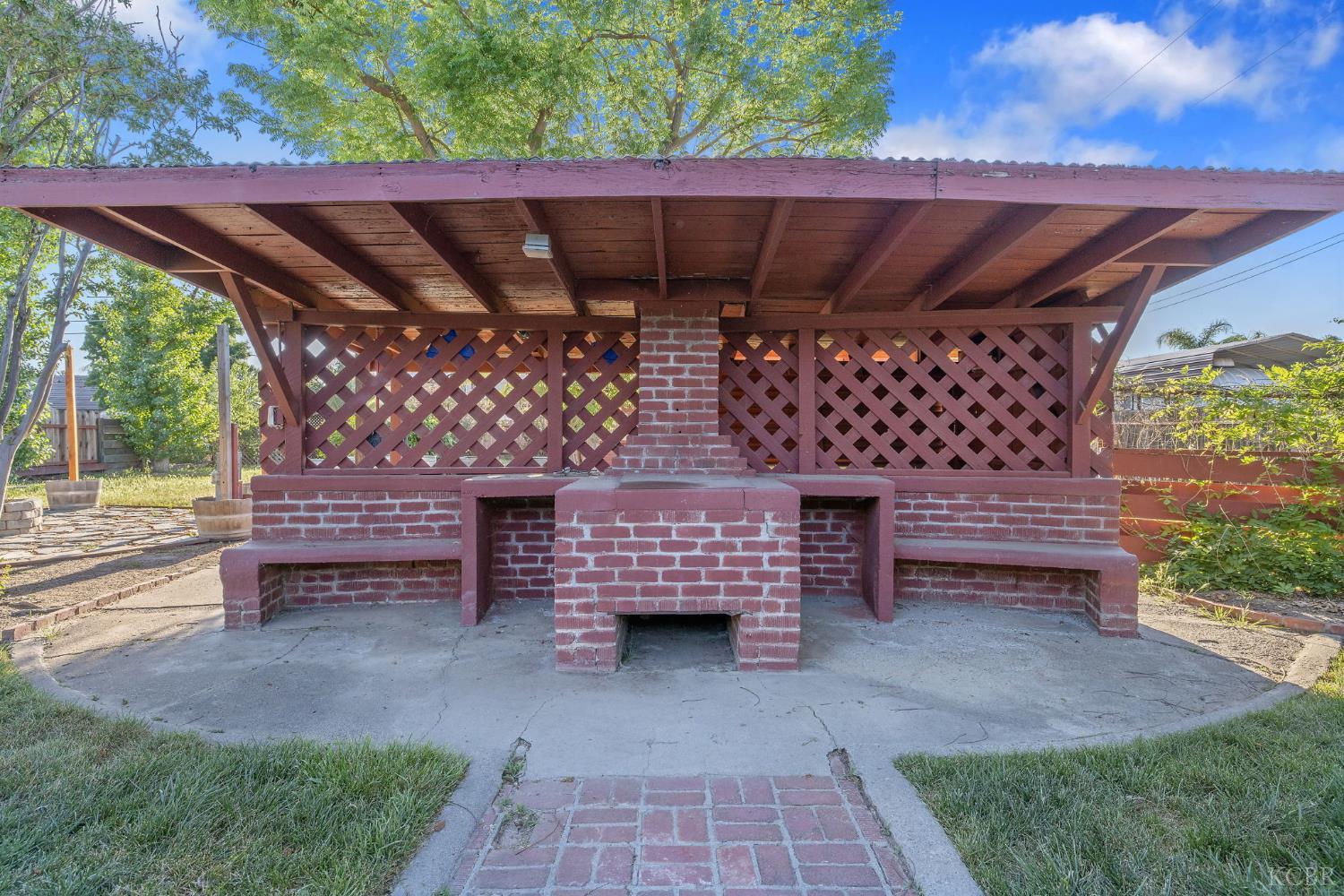 8518 12th Ave, Hanford, CA 93230