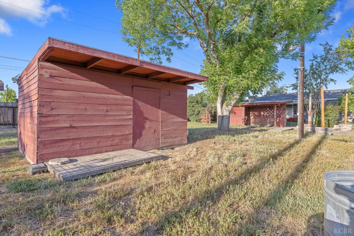 8518 12th Ave, Hanford, CA 93230