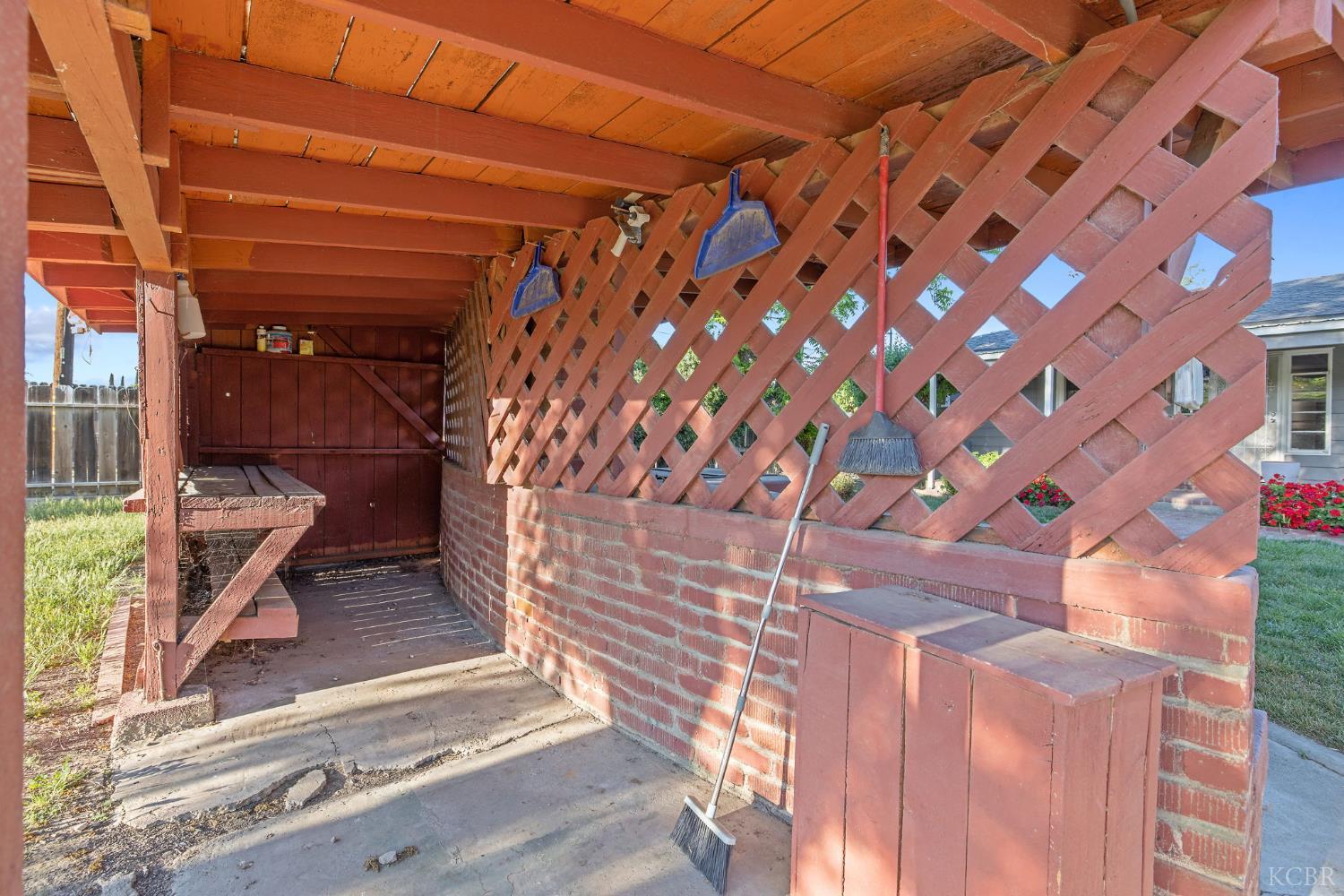 8518 12th Ave, Hanford, CA 93230