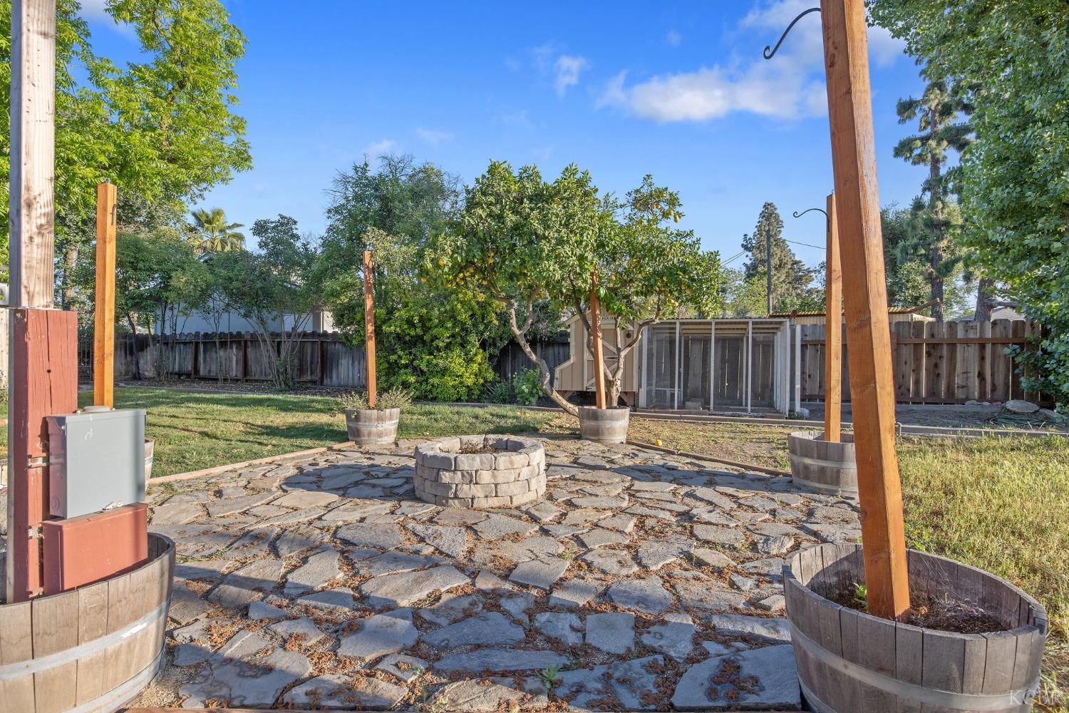 8518 12th Ave, Hanford, CA 93230