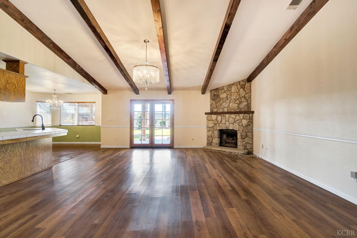 2059 Saratoga Pl, Hanford, CA 93230