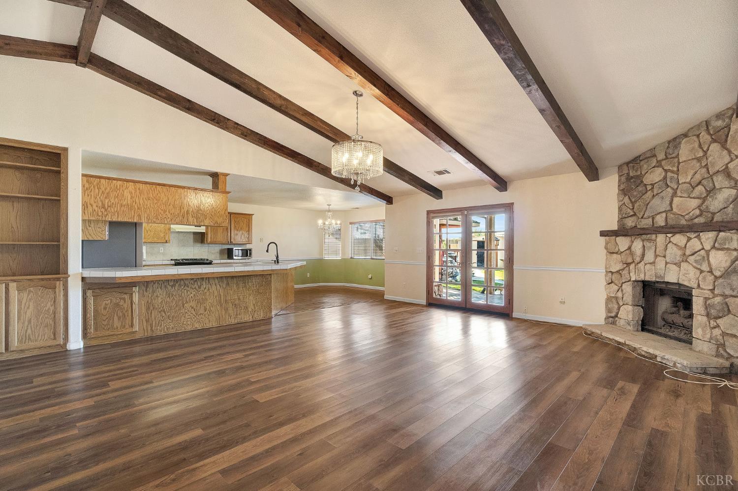 2059 Saratoga Pl, Hanford, CA 93230