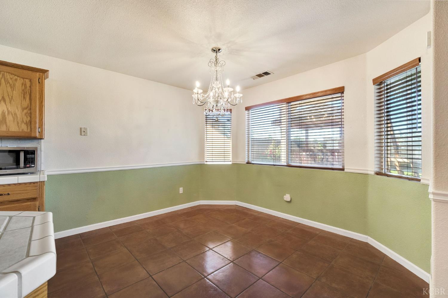 2059 Saratoga Pl, Hanford, CA 93230