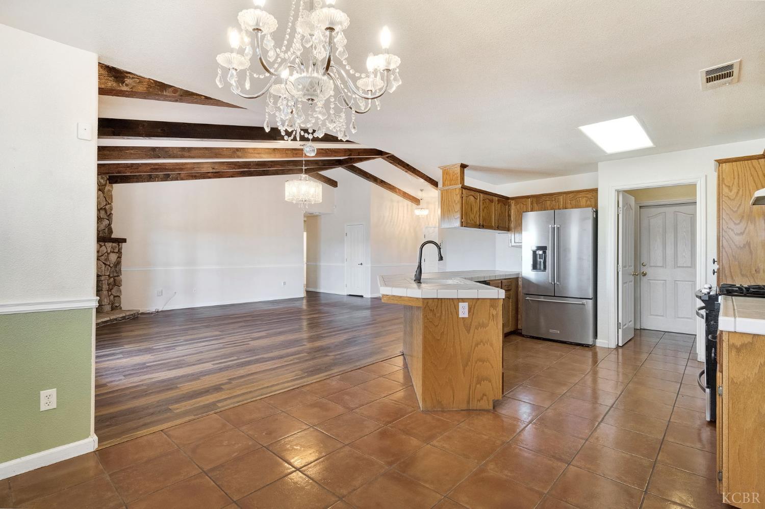 2059 Saratoga Pl, Hanford, CA 93230