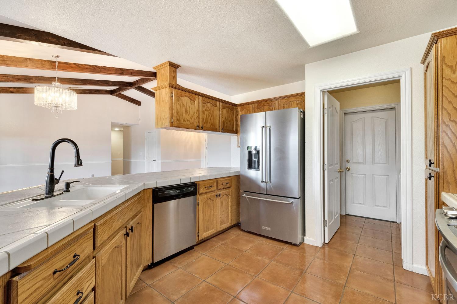 2059 Saratoga Pl, Hanford, CA 93230