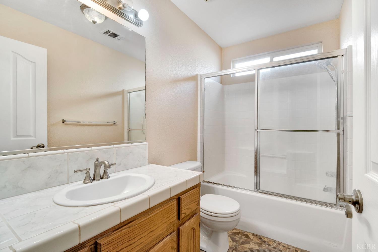 2059 Saratoga Pl, Hanford, CA 93230