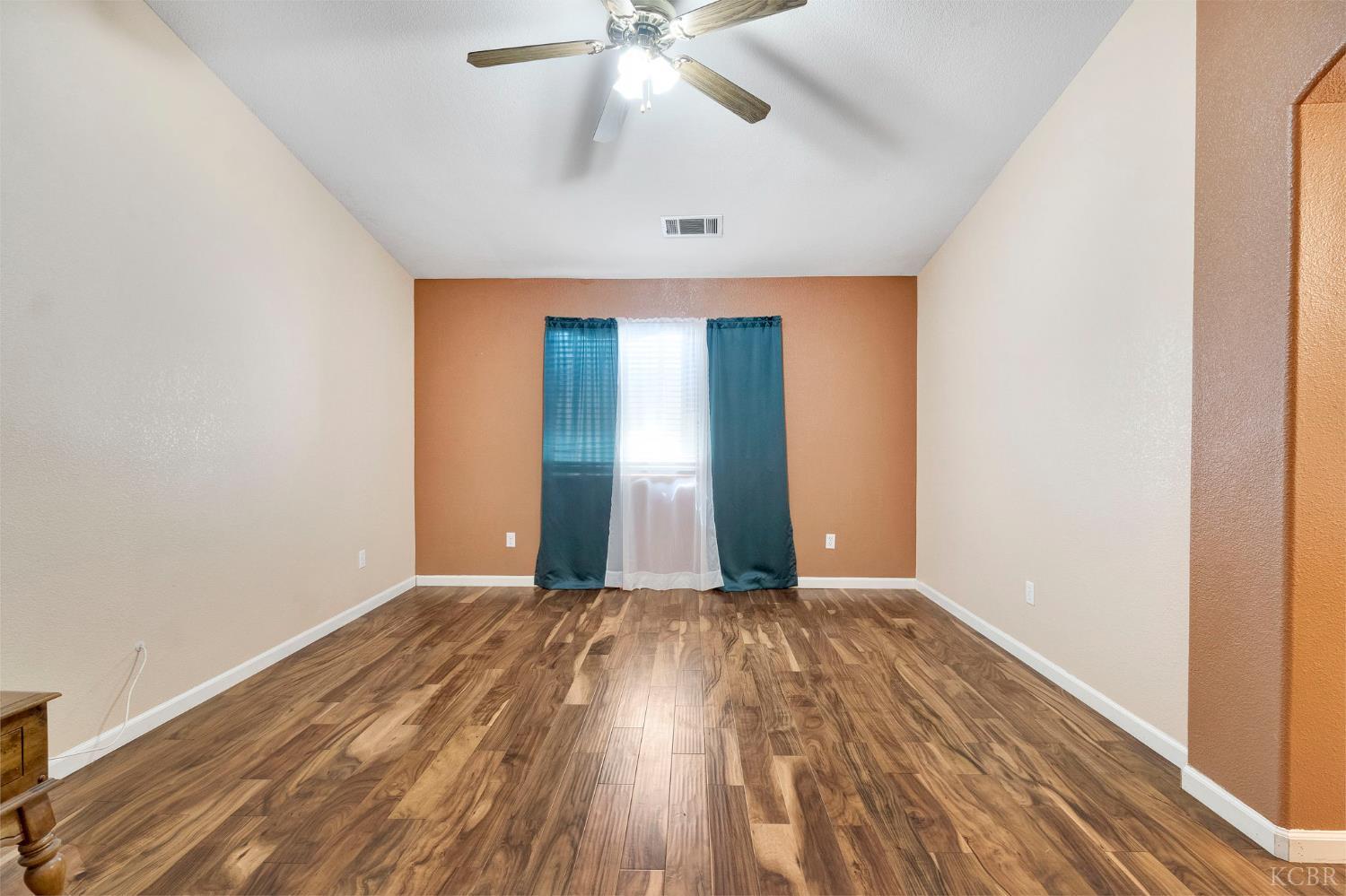 2059 Saratoga Pl, Hanford, CA 93230