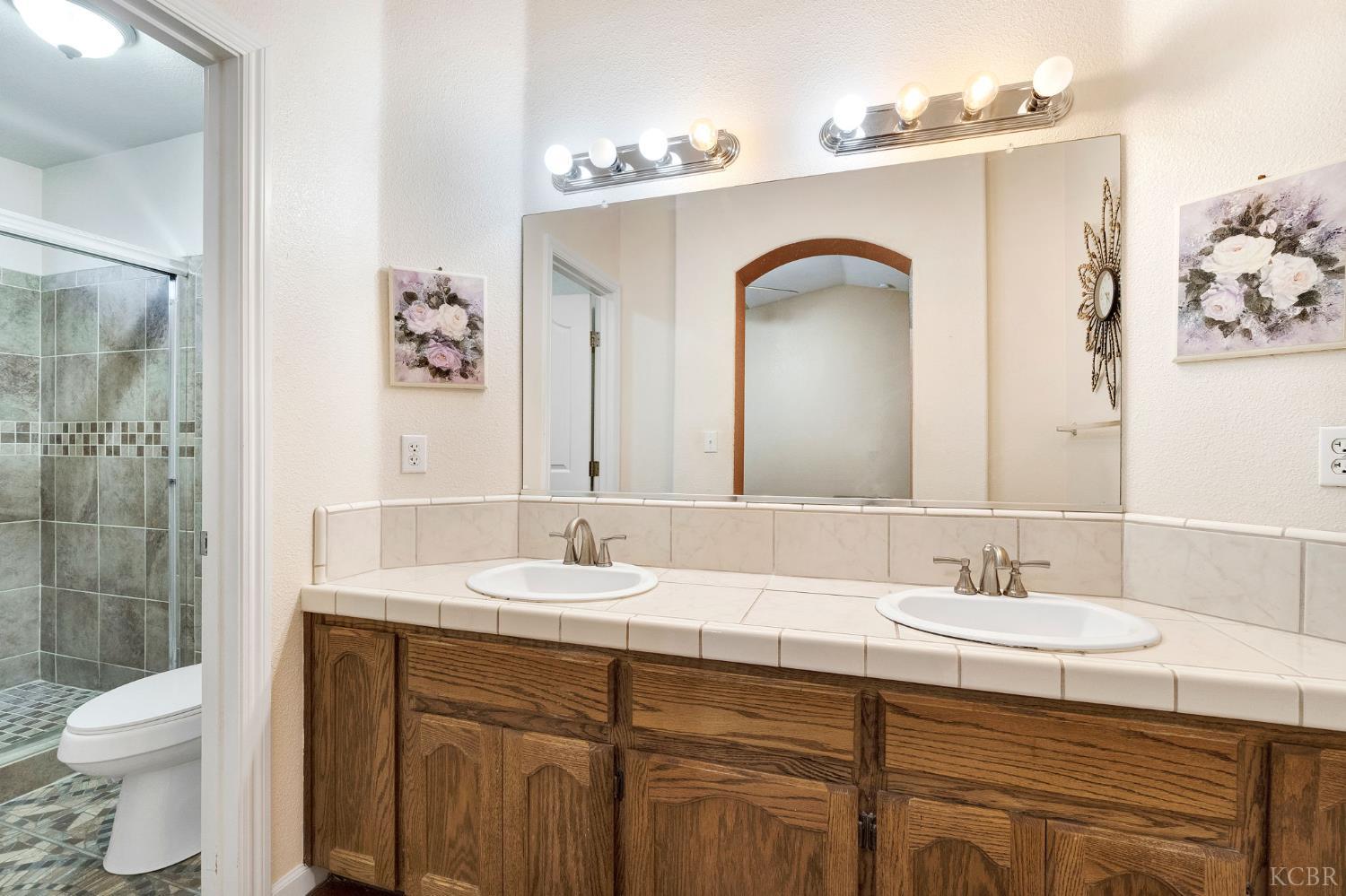 2059 Saratoga Pl, Hanford, CA 93230