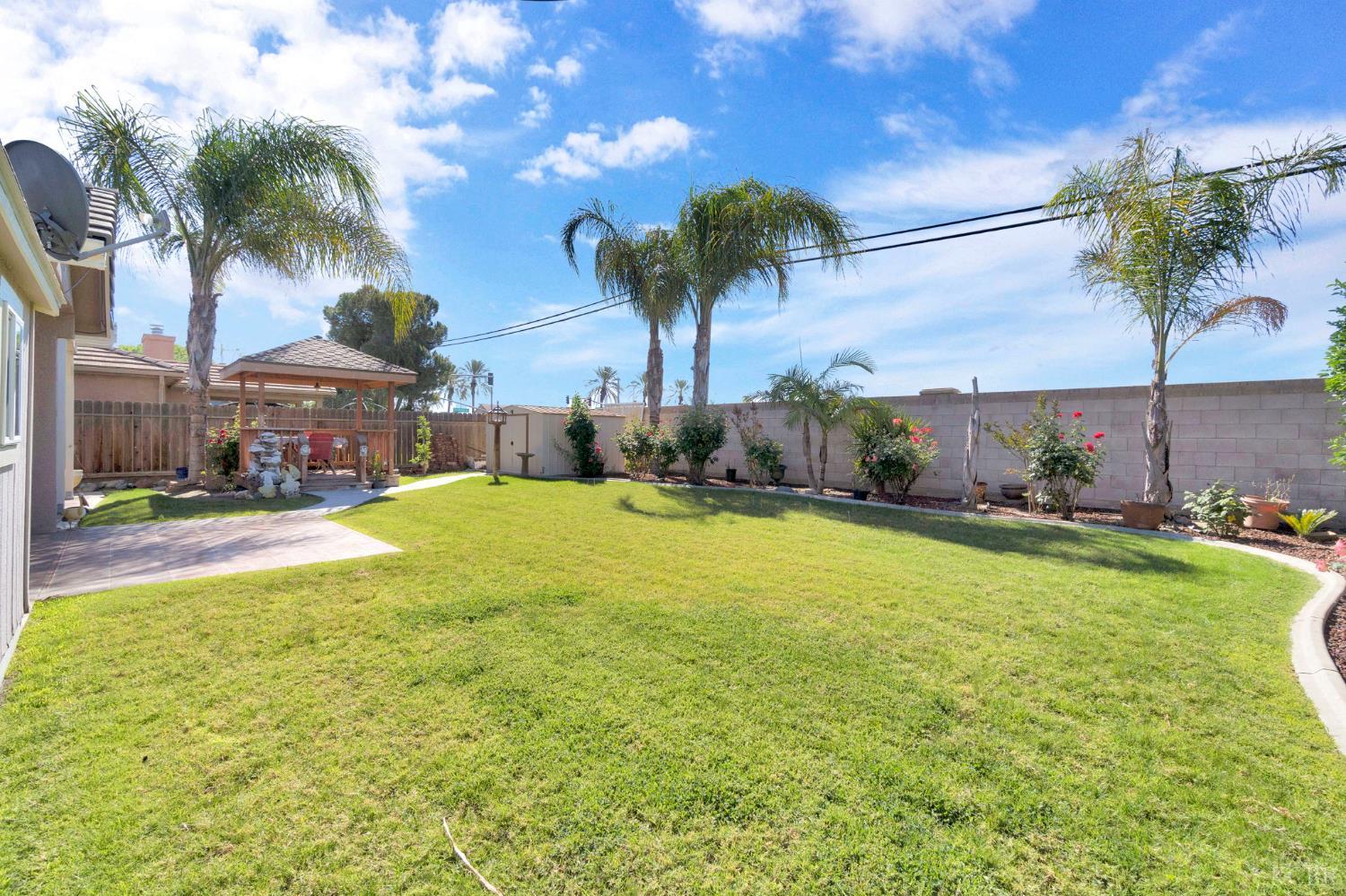 2059 Saratoga Pl, Hanford, CA 93230