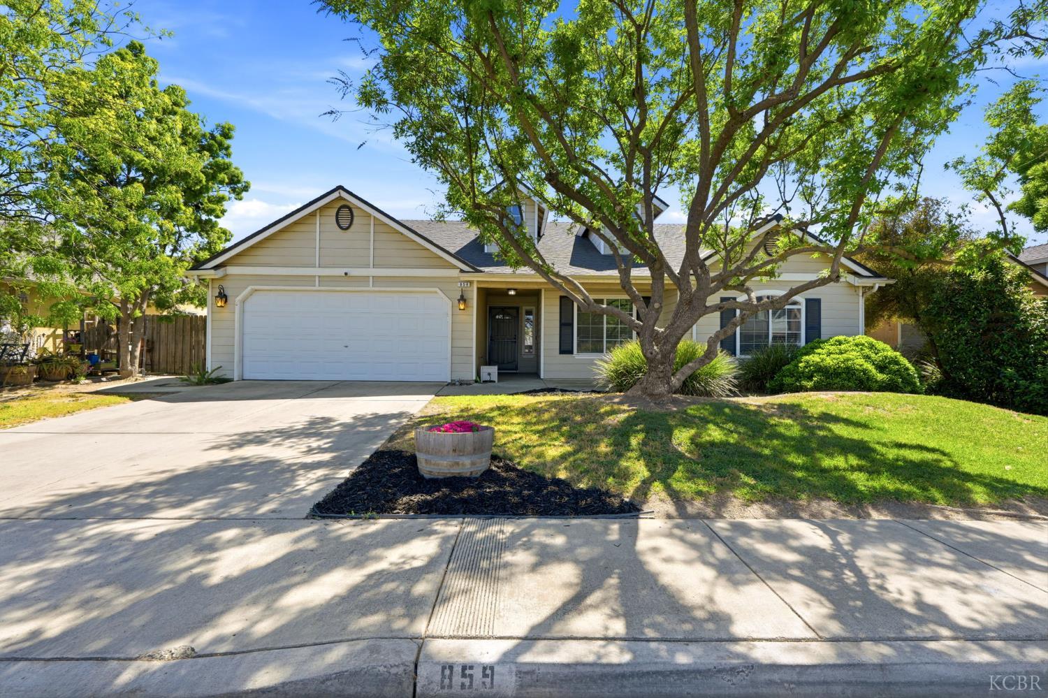 859 W Julia Way, Hanford, CA 93230