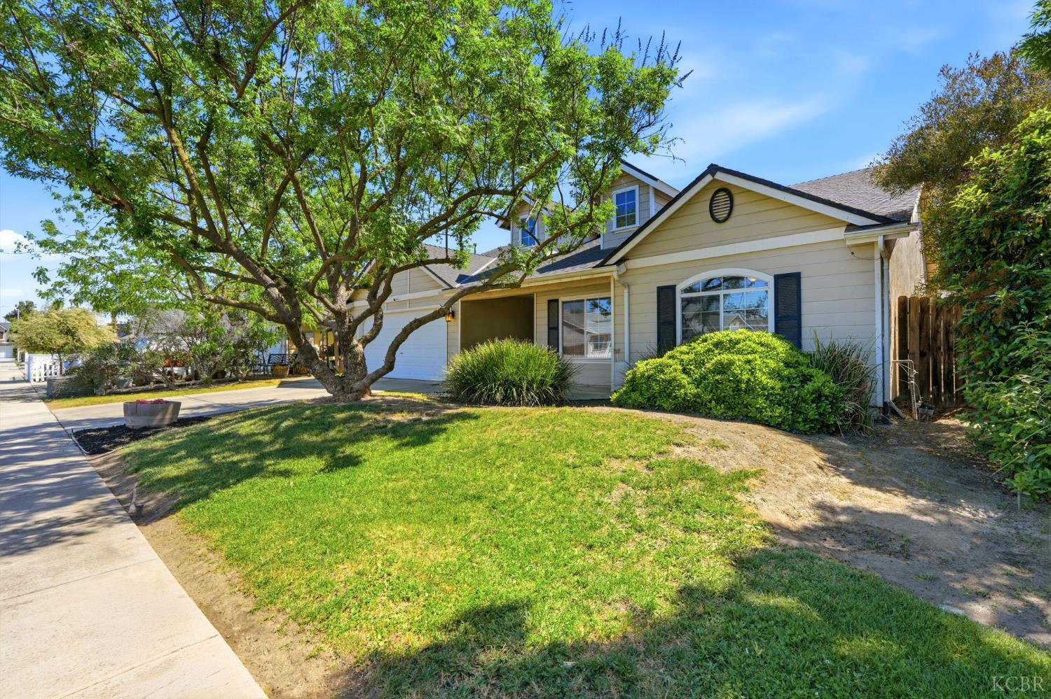 859 W Julia Way, Hanford, CA 93230