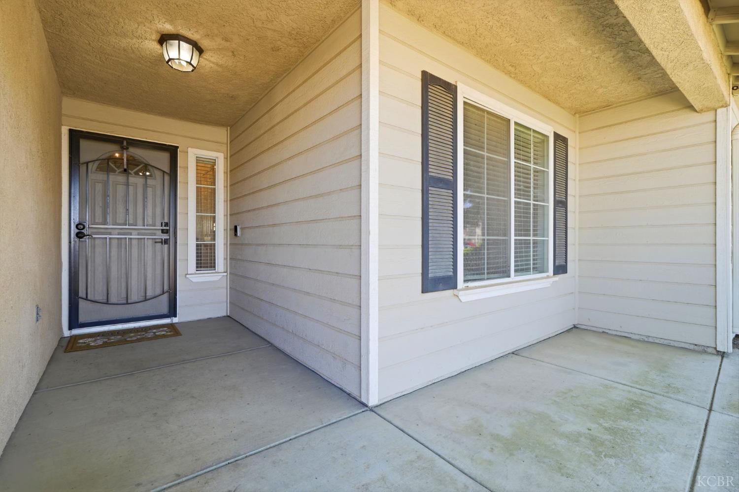 859 W Julia Way, Hanford, CA 93230