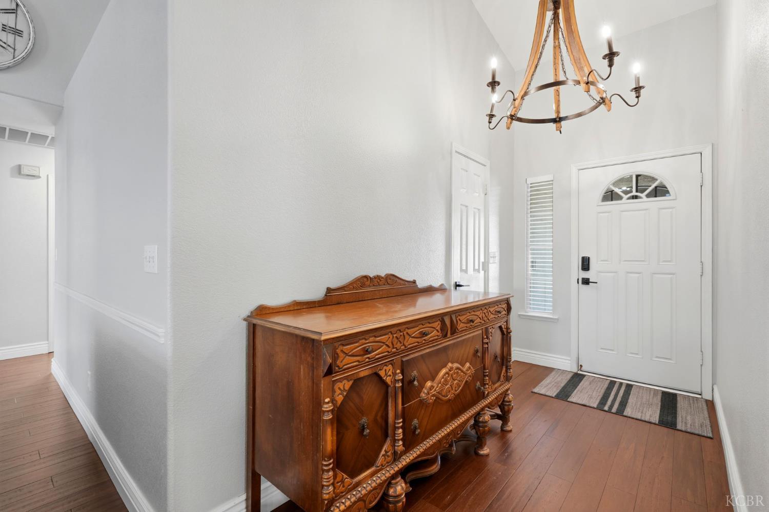 859 W Julia Way, Hanford, CA 93230