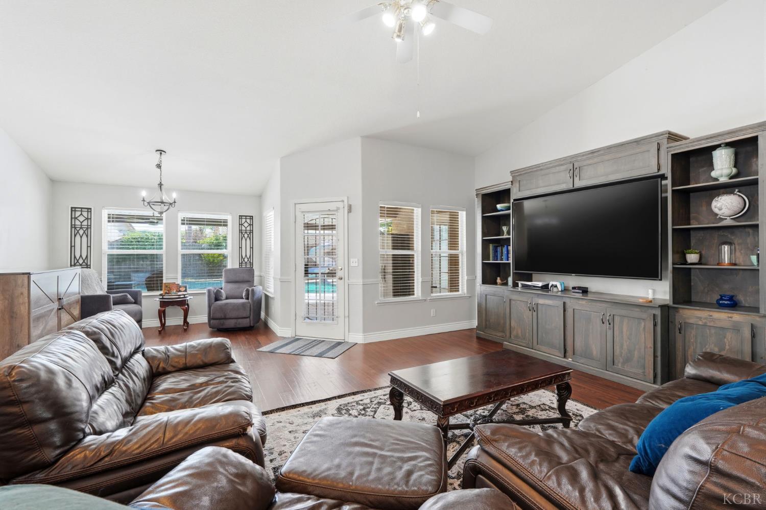 859 W Julia Way, Hanford, CA 93230