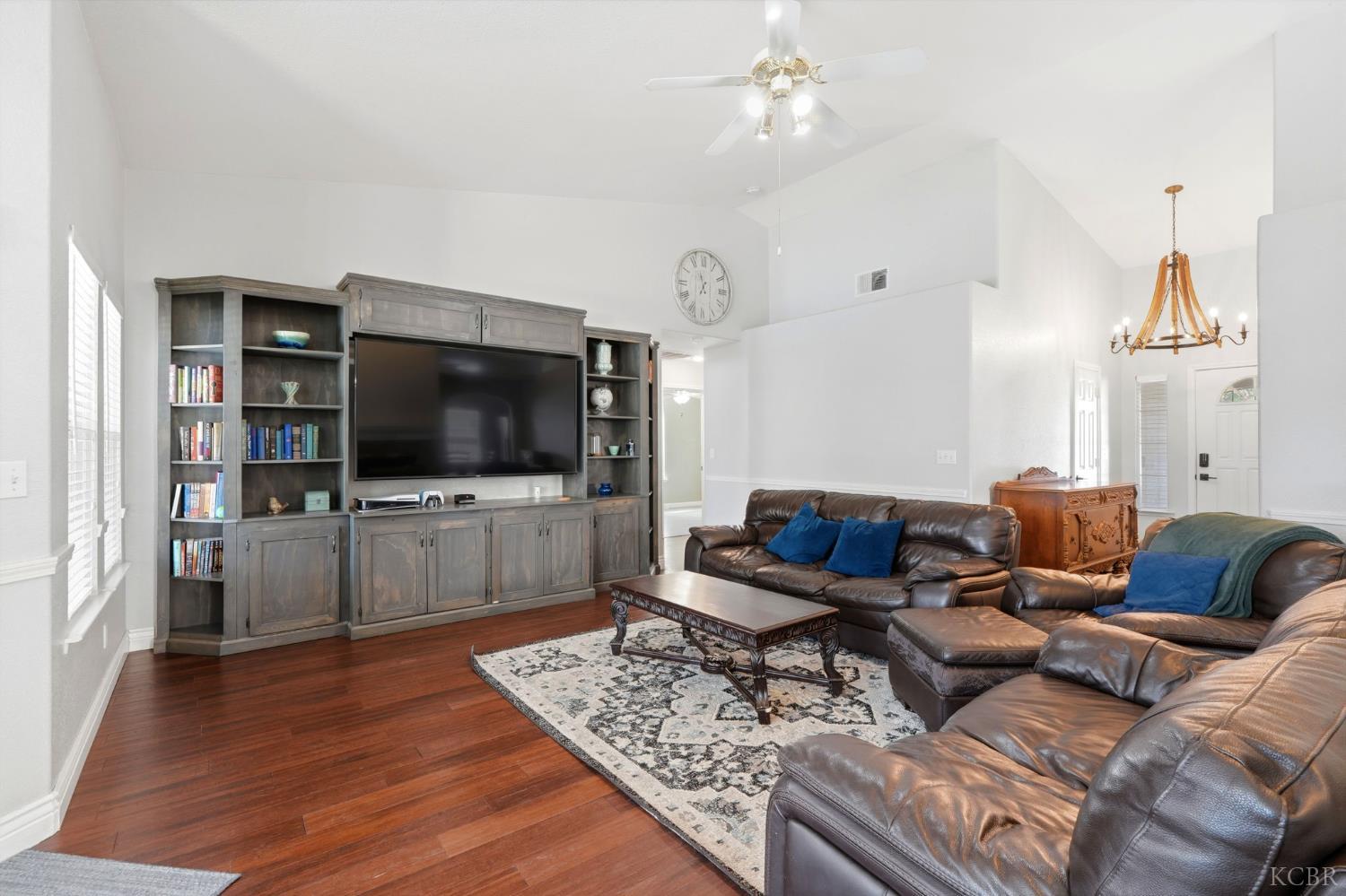 859 W Julia Way, Hanford, CA 93230