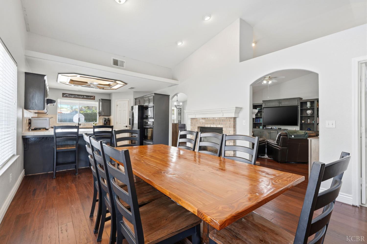 859 W Julia Way, Hanford, CA 93230