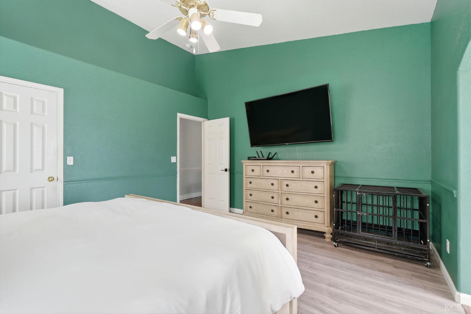 859 W Julia Way, Hanford, CA 93230