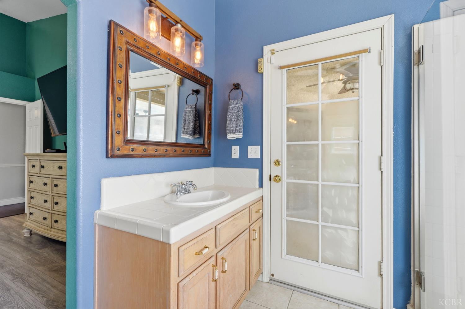 859 W Julia Way, Hanford, CA 93230