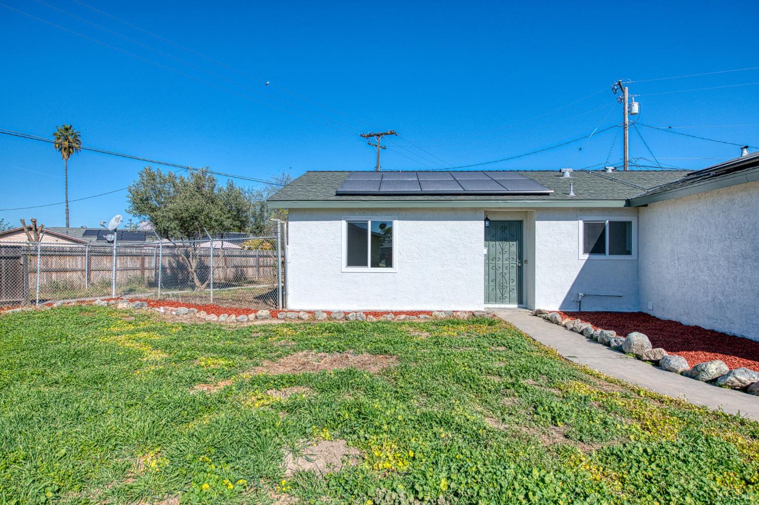 1167 Cling Cir, Hanford, CA 93230