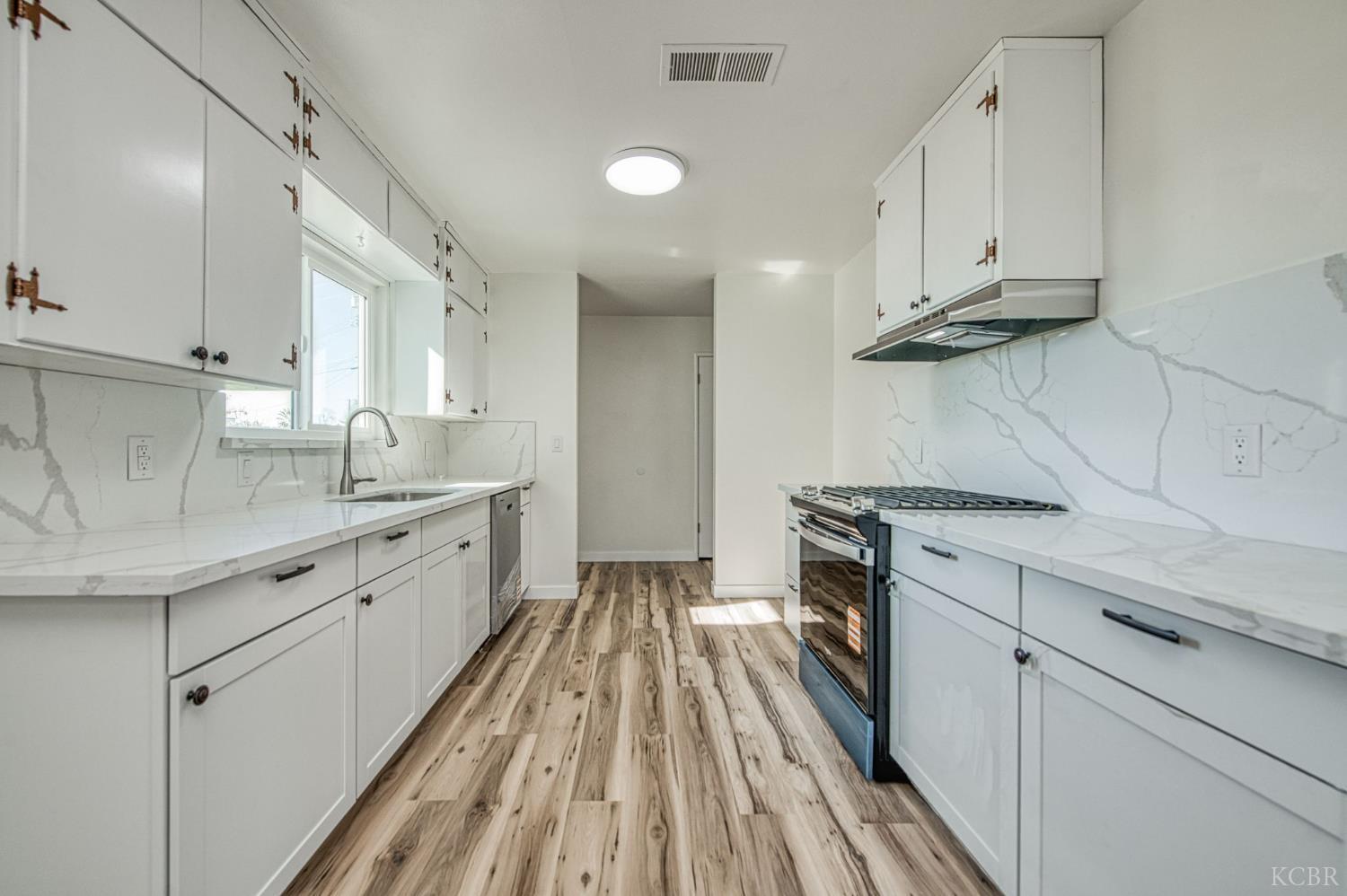 1167 Cling Cir, Hanford, CA 93230