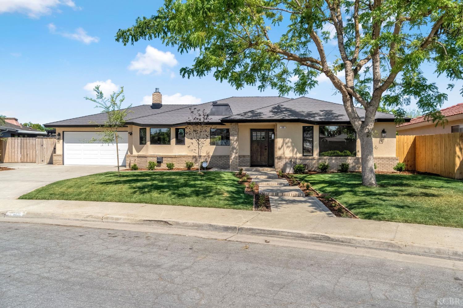 300 W Adrian Way, Hanford, CA 93230