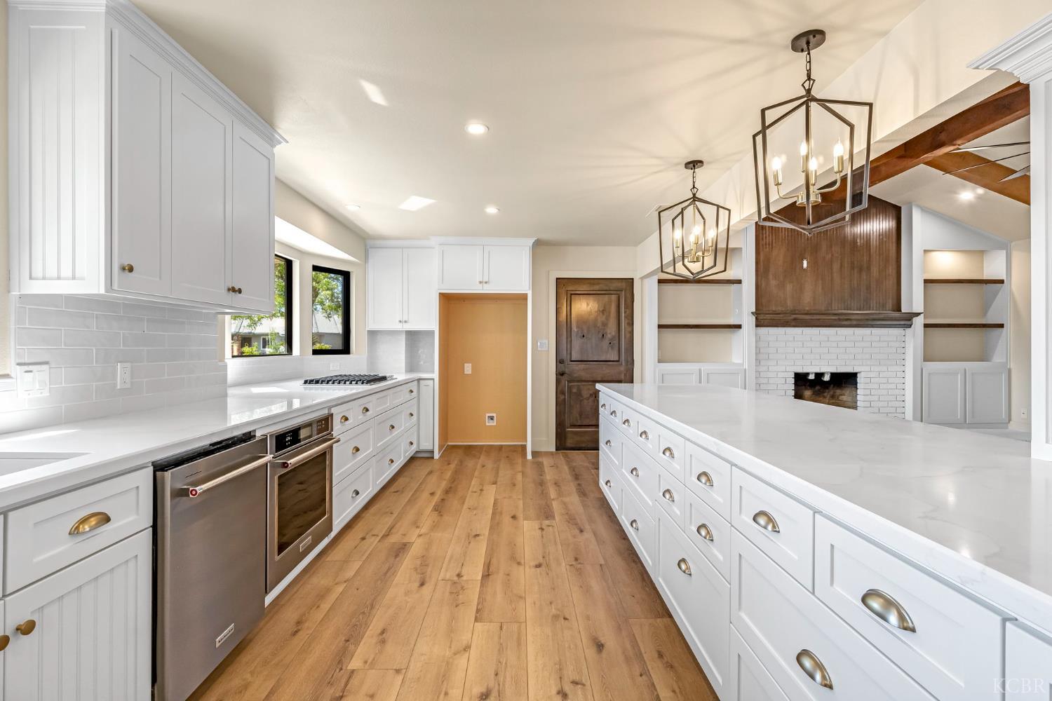 300 W Adrian Way, Hanford, CA 93230