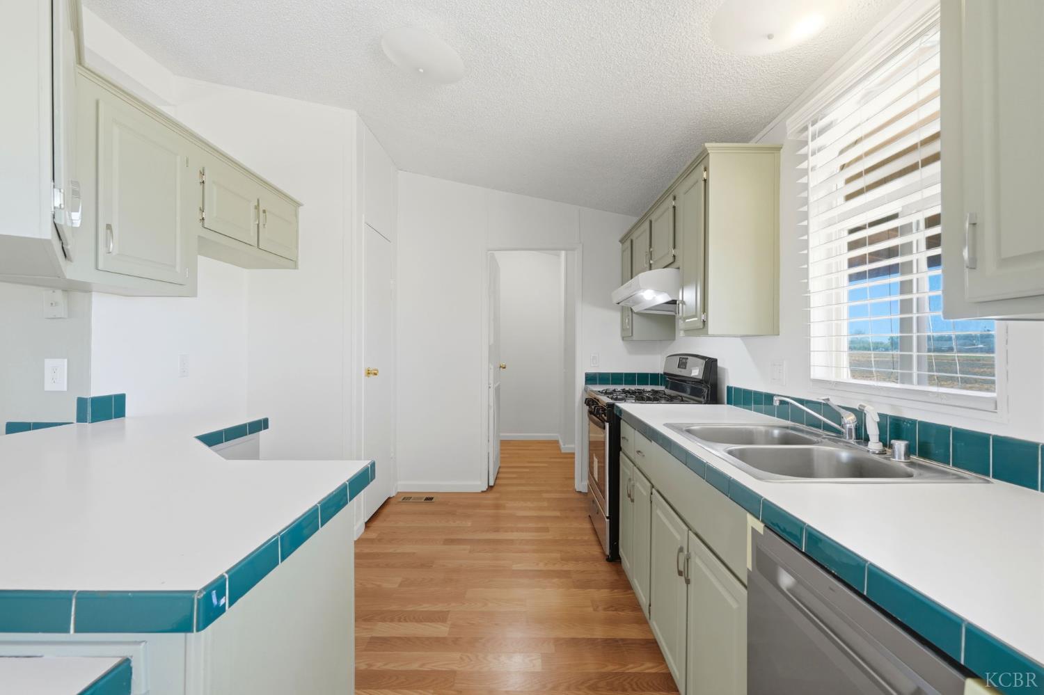 8866 23rd Ave, Lemoore, CA 93245