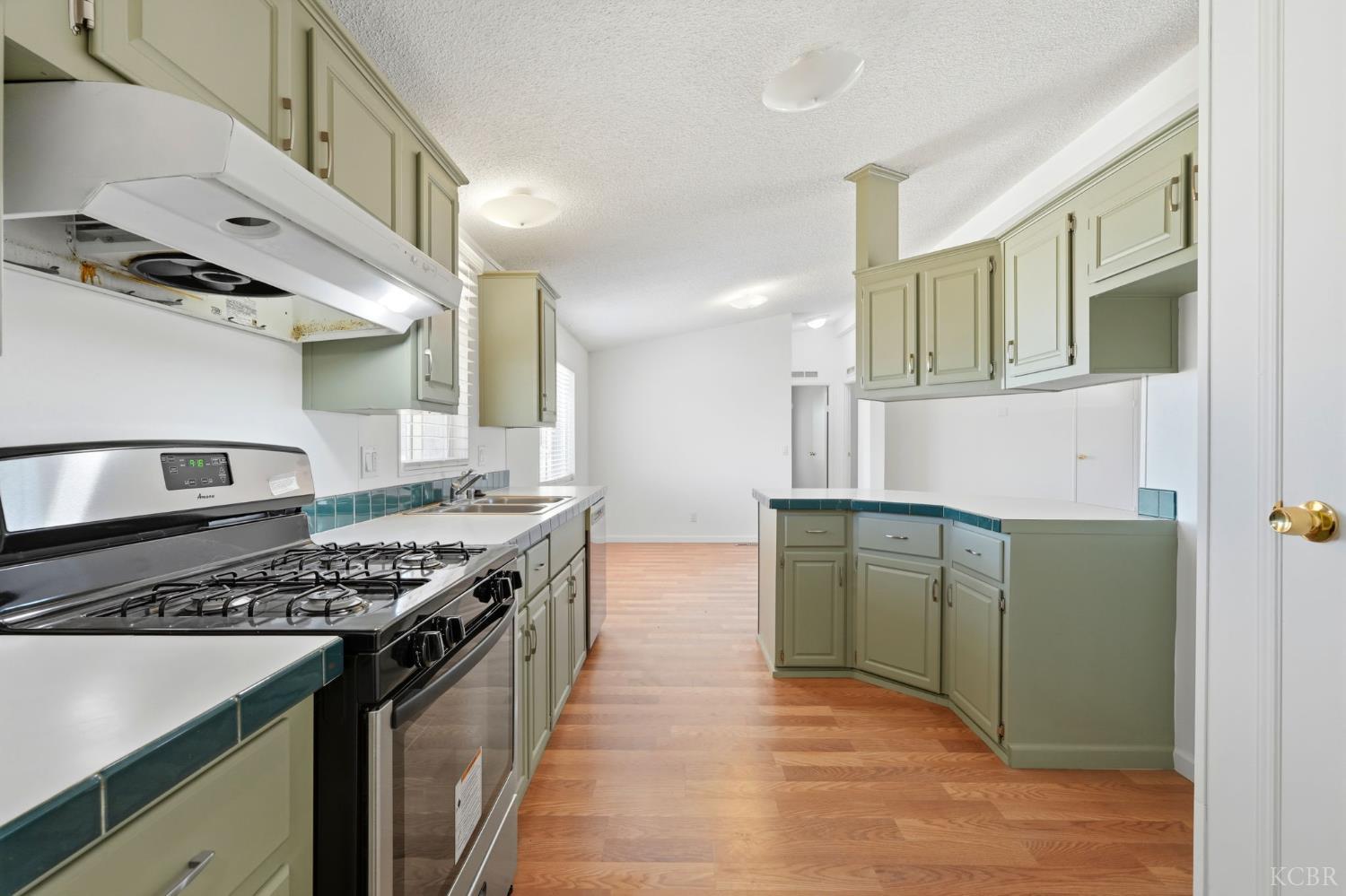 8866 23rd Ave, Lemoore, CA 93245