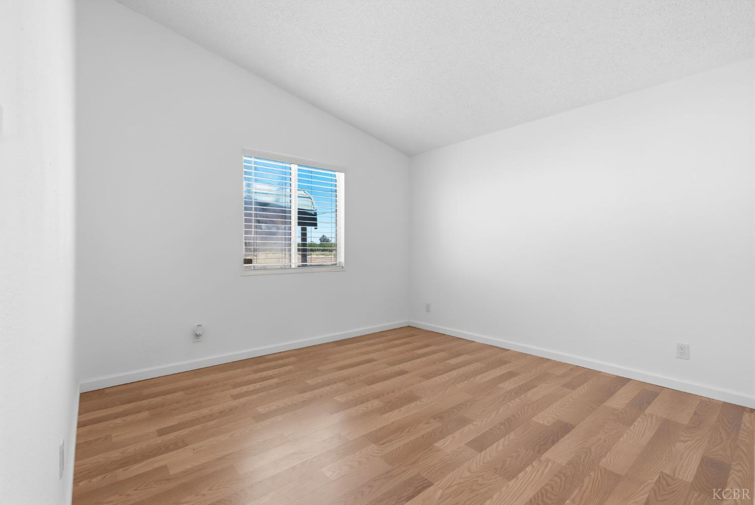 8866 23rd Ave, Lemoore, CA 93245