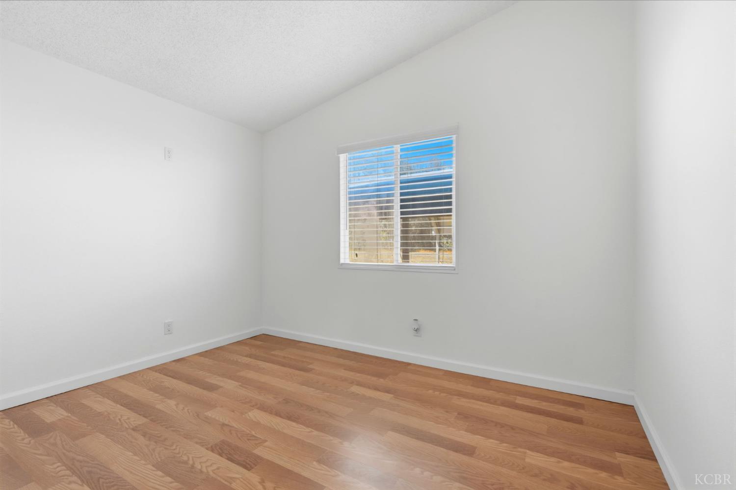 8866 23rd Ave, Lemoore, CA 93245