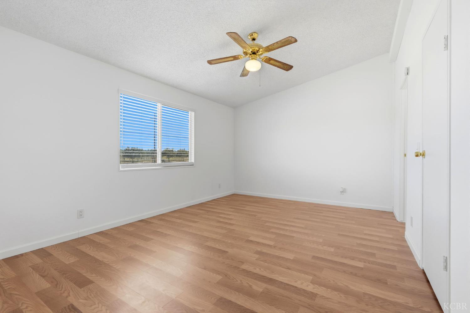 8866 23rd Ave, Lemoore, CA 93245