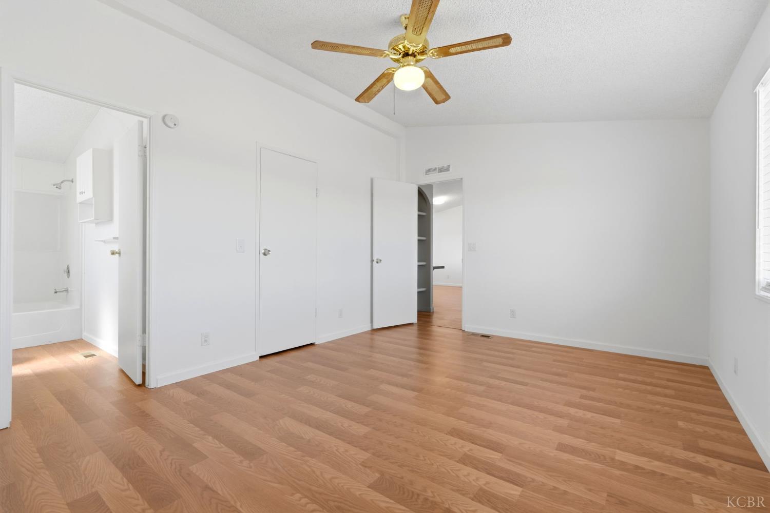 8866 23rd Ave, Lemoore, CA 93245