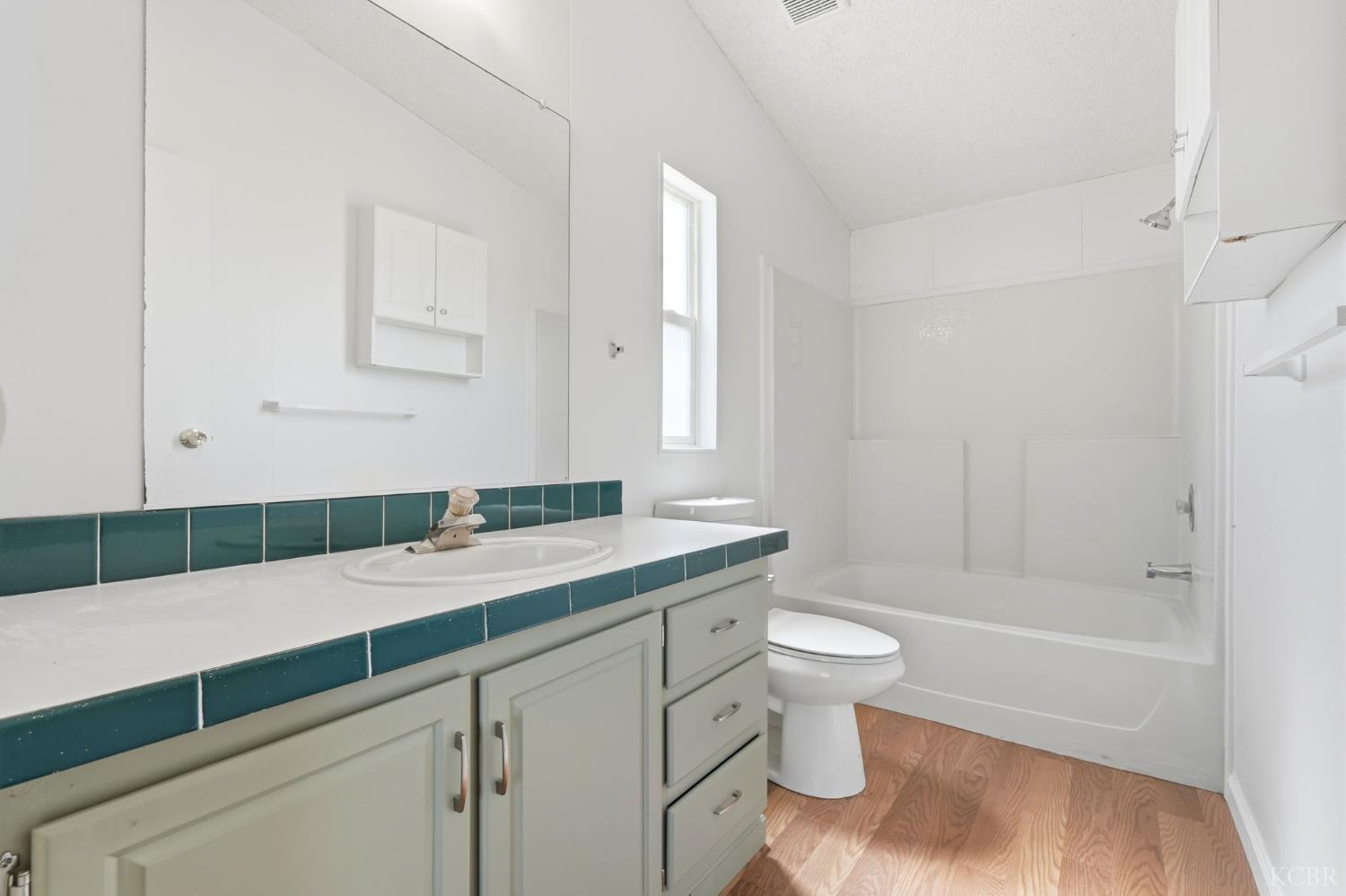 8866 23rd Ave, Lemoore, CA 93245