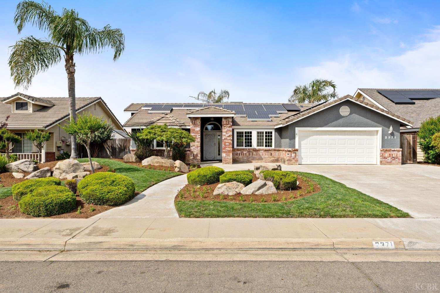 2371 Sophia Ln, Kingsburg, CA 93631