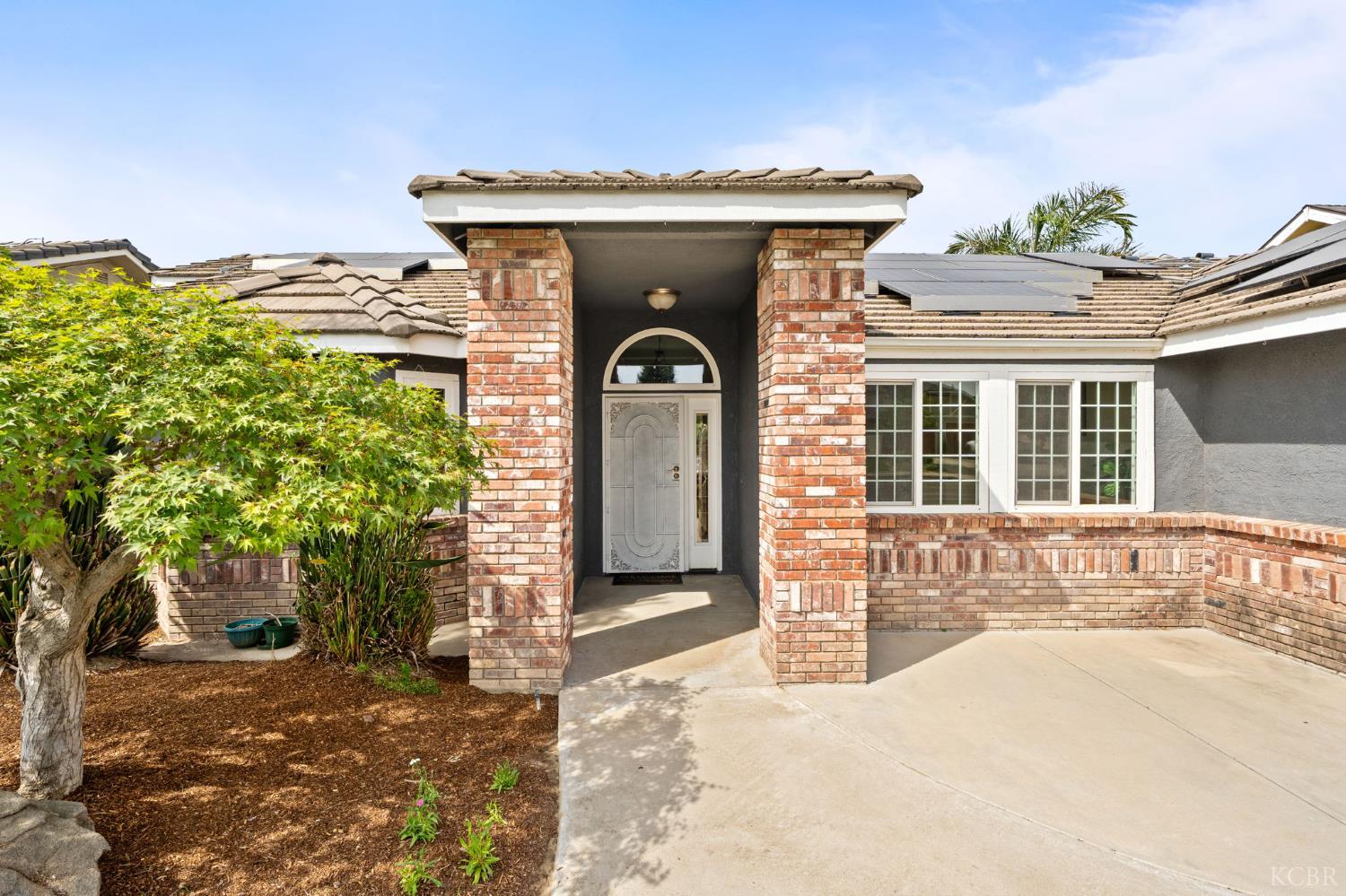 2371 Sophia Ln, Kingsburg, CA 93631