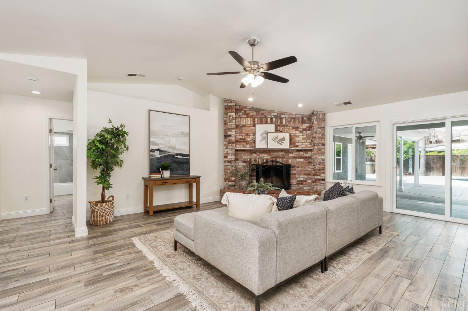 2371 Sophia Ln, Kingsburg, CA 93631