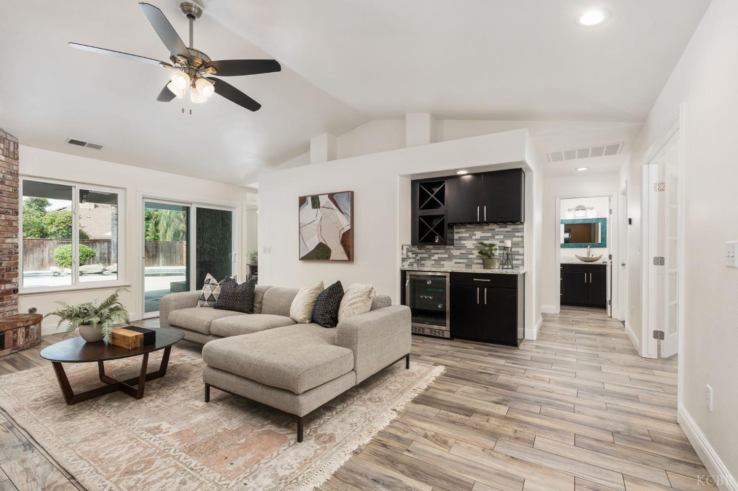 2371 Sophia Ln, Kingsburg, CA 93631