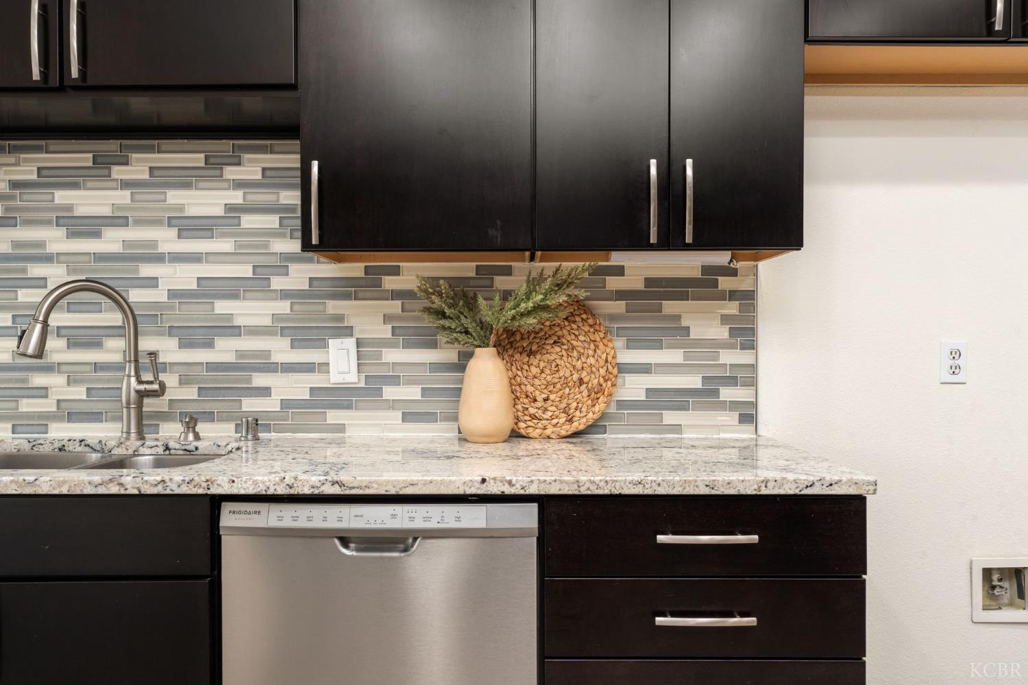 2371 Sophia Ln, Kingsburg, CA 93631