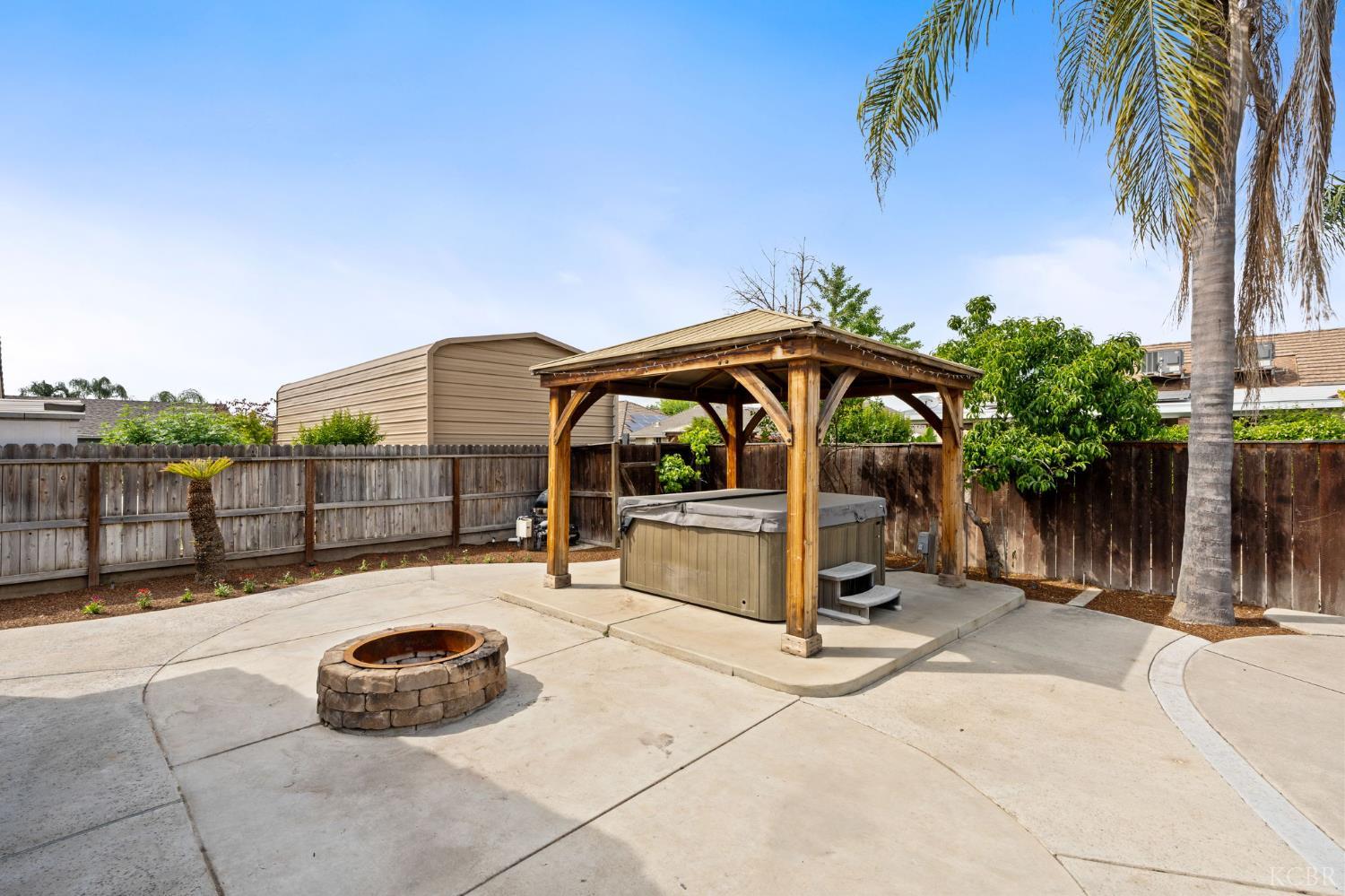 2371 Sophia Ln, Kingsburg, CA 93631