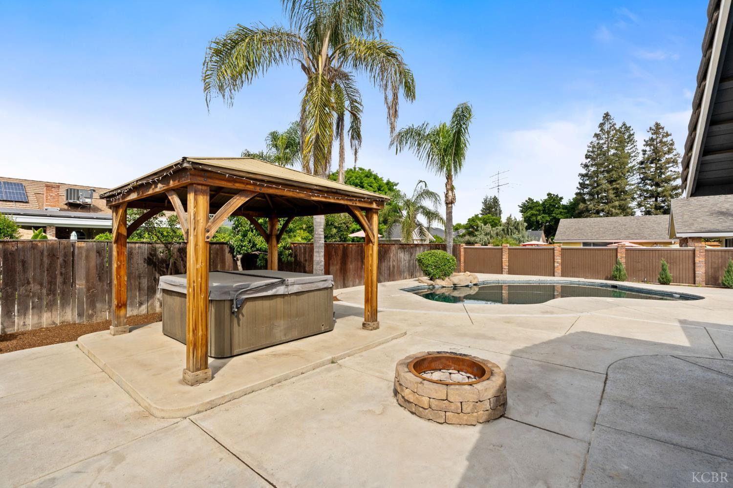2371 Sophia Ln, Kingsburg, CA 93631