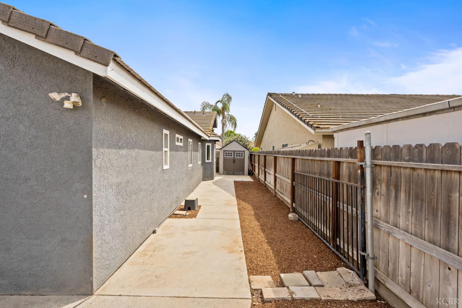 2371 Sophia Ln, Kingsburg, CA 93631