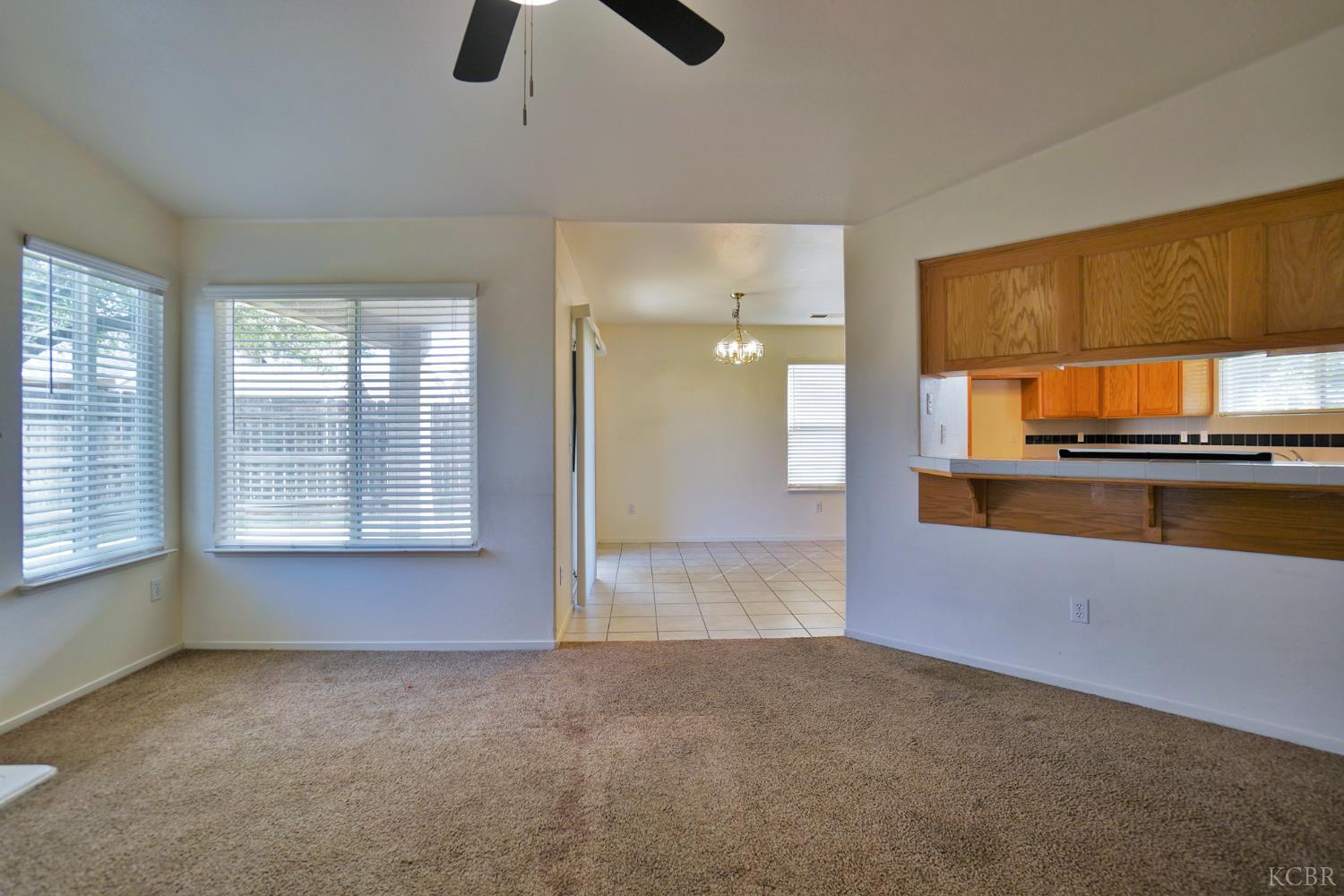 950 Geneva Dr, Lemoore, CA 93245