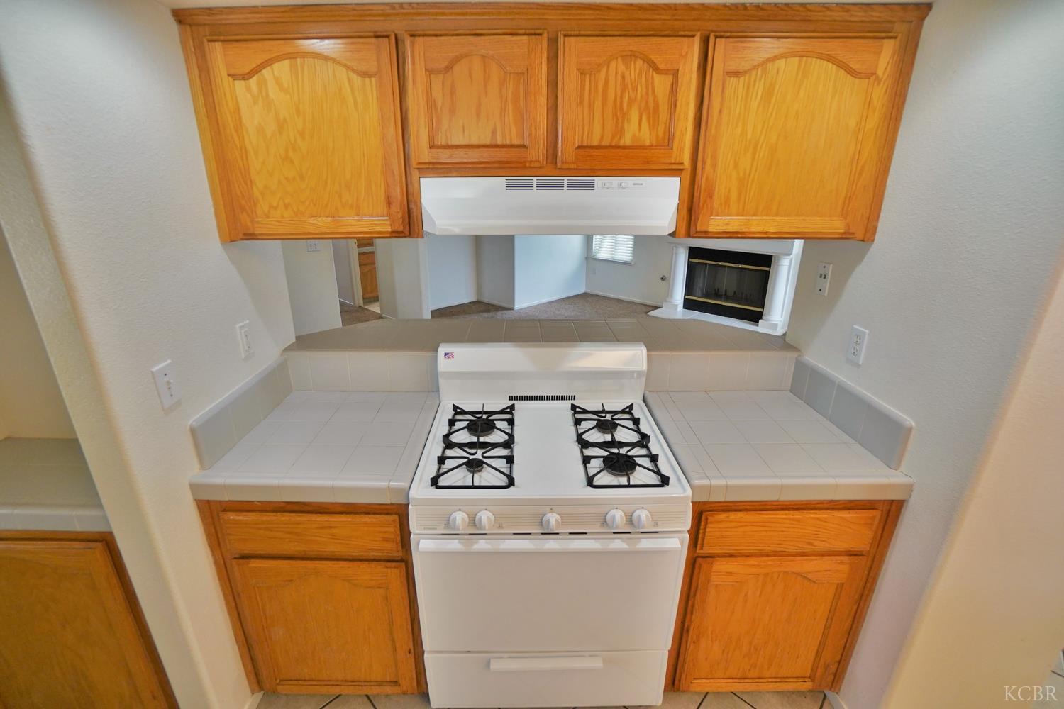 950 Geneva Dr, Lemoore, CA 93245