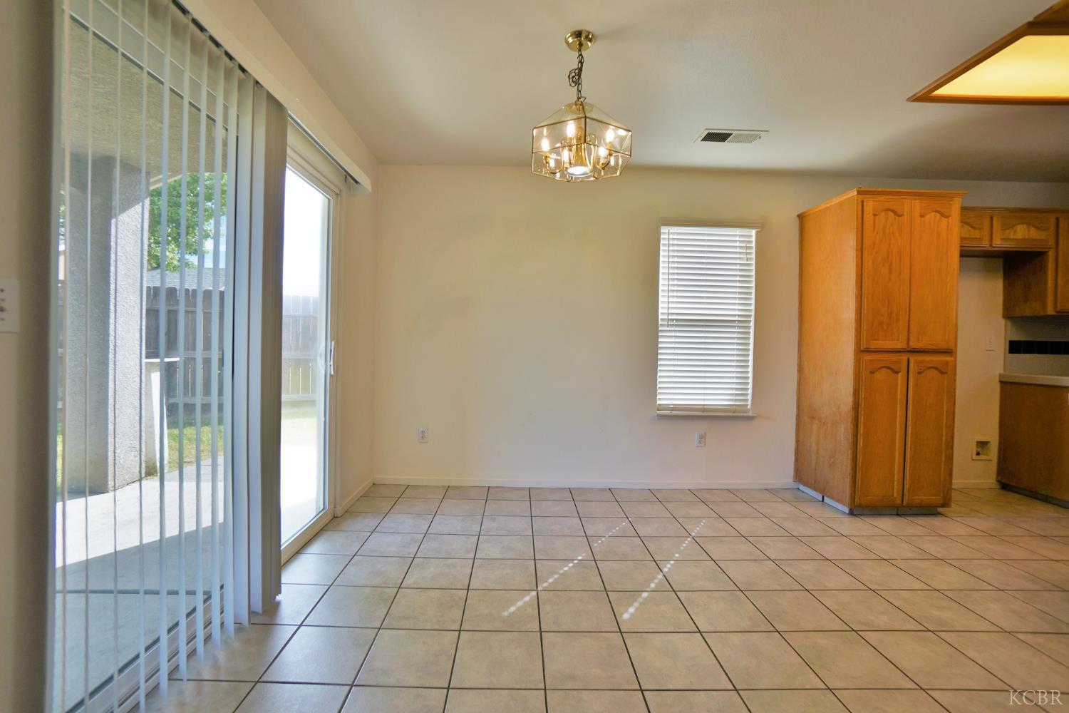 950 Geneva Dr, Lemoore, CA 93245