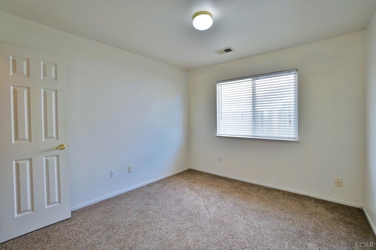 950 Geneva Dr, Lemoore, CA 93245