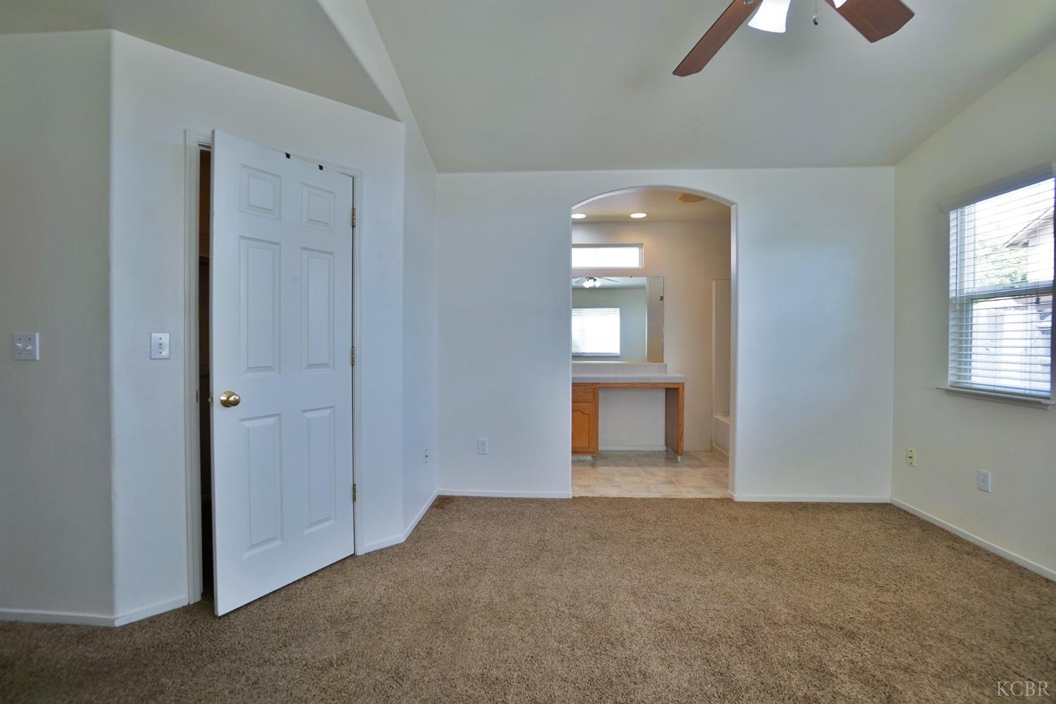 950 Geneva Dr, Lemoore, CA 93245